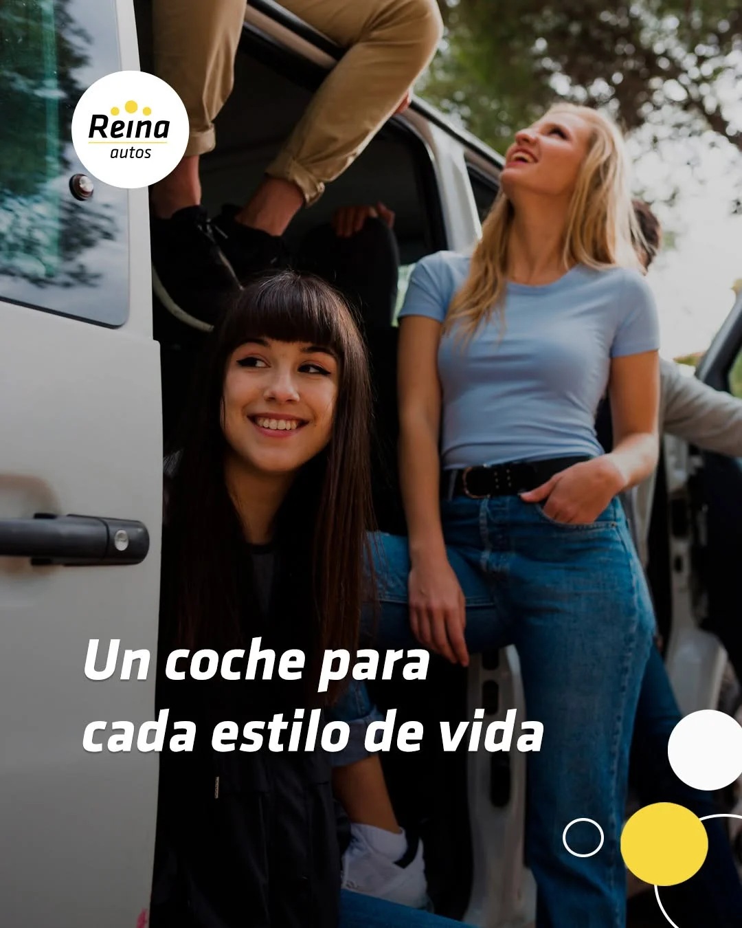 Familia disfrutando de su coche de ocasión en Mijas con financiación coches de ocasion de Autos Reina