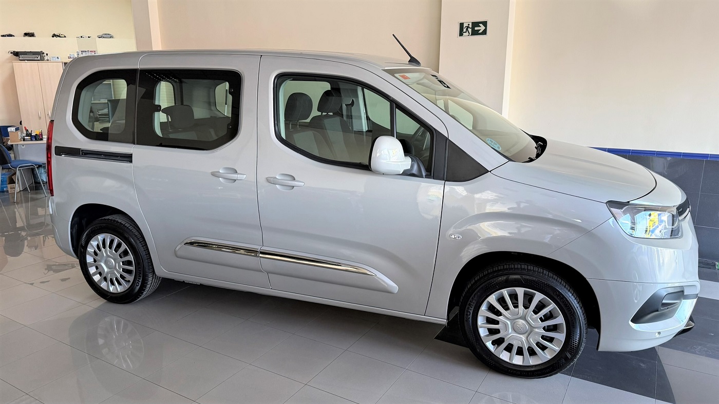 Toyota Proace City 1.5D Combi L1 VX130CV - Imagen 4
