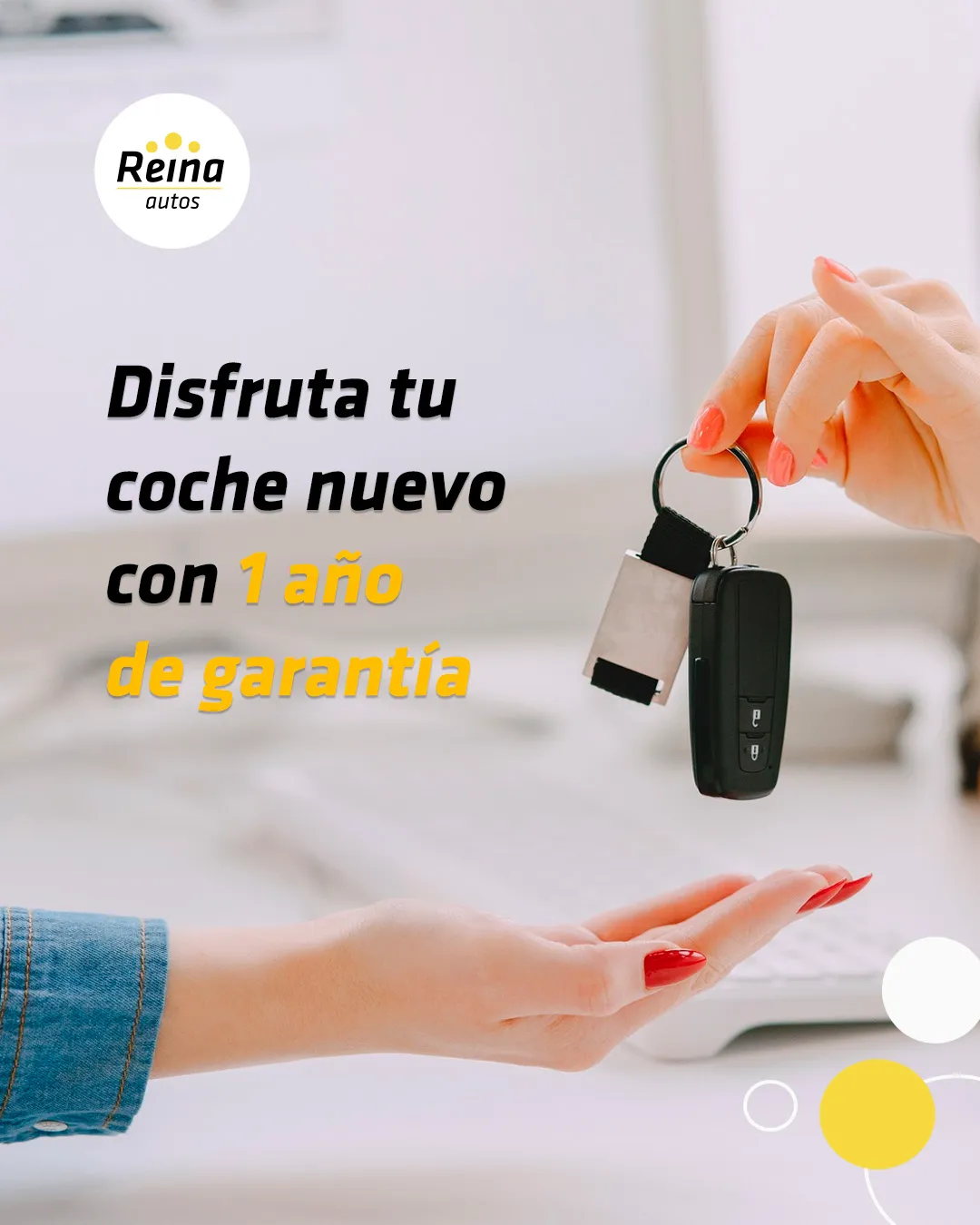 Entrega de llaves de un coche de ocasión con garantía en Autos Reina Mijas
