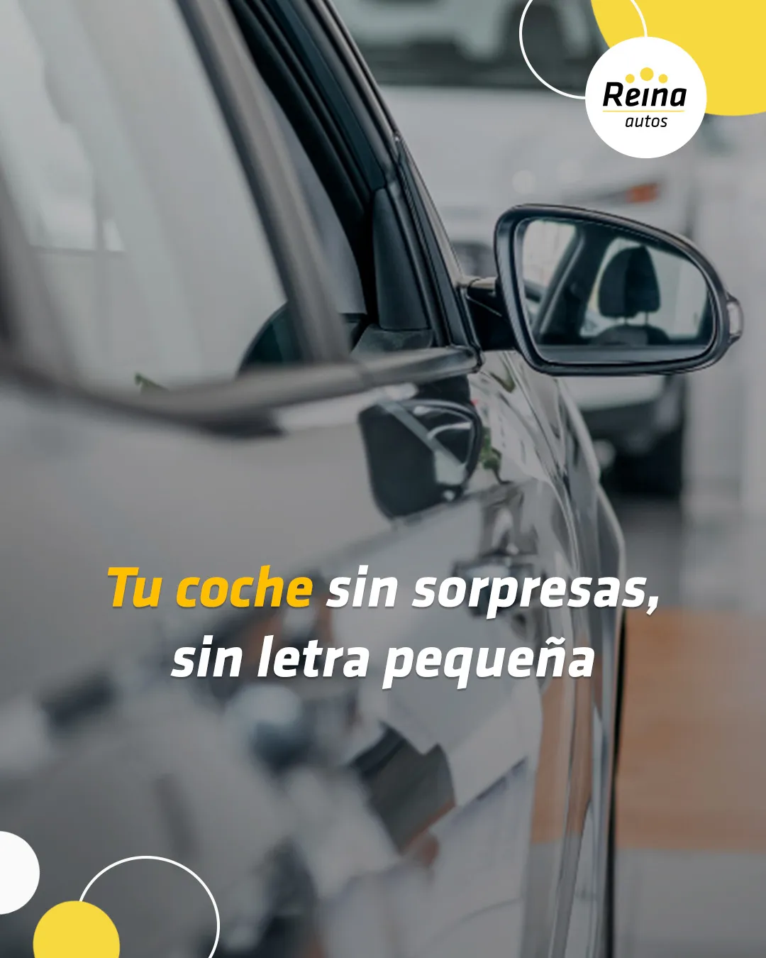 Retrovisor y lateral de un coche revisado en exposición en Autos Reina, Mijas Costa