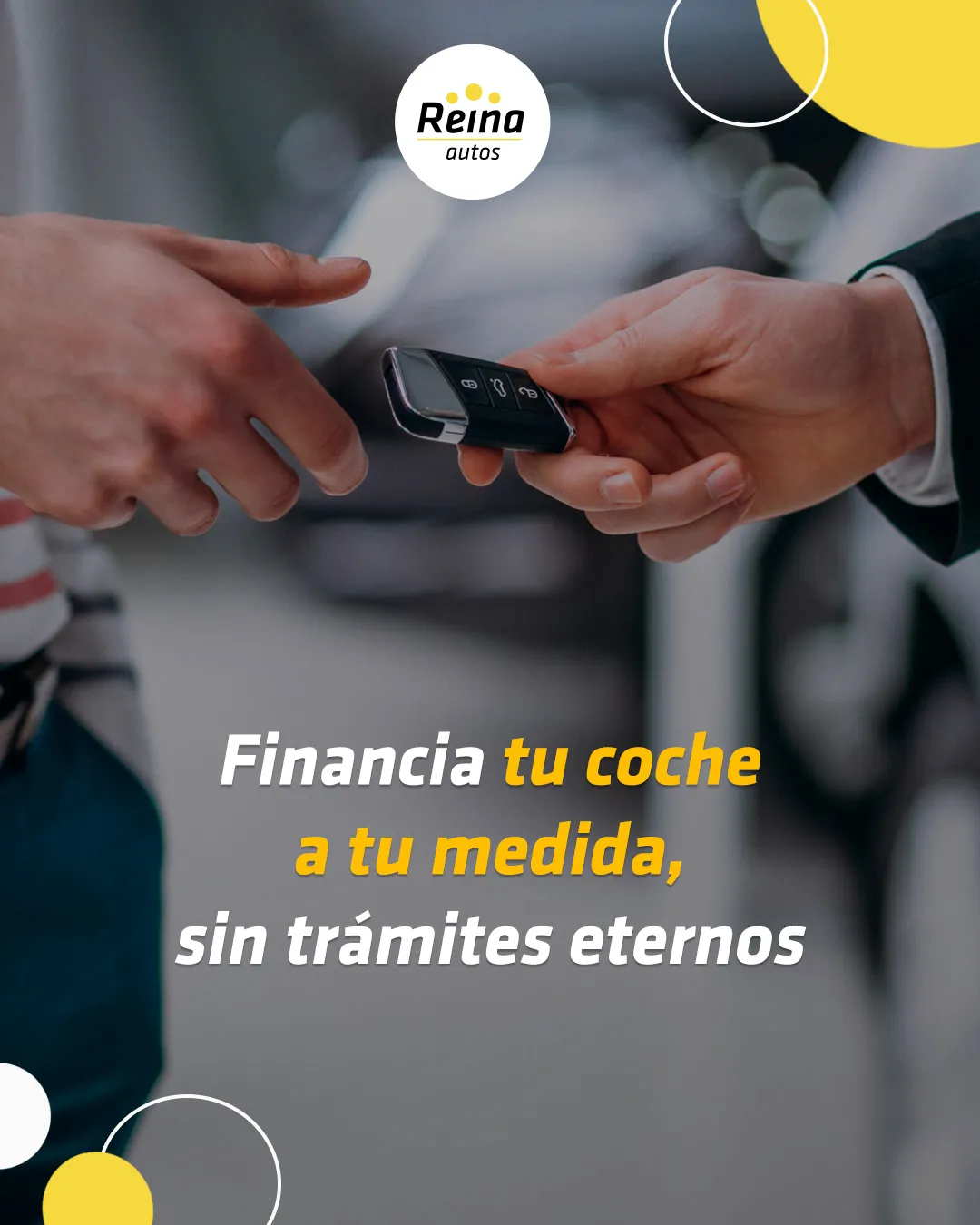 Entrega de llaves de un coche financiado con garantía de 1 año en Autos Reina Mijas